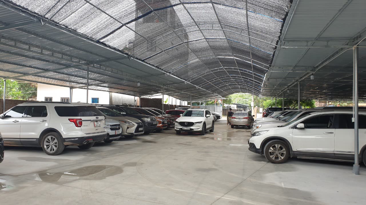 Bãi xe Trung Thực có mái che nắng mưa